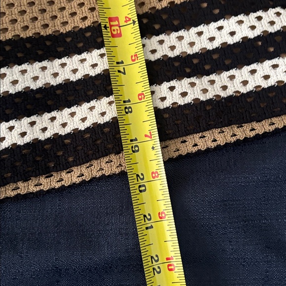 Burberry Tan Knit Shorts - Picture 4 of 11